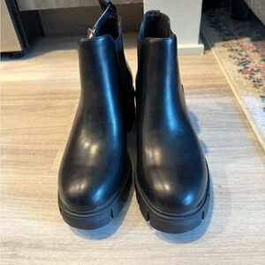 Black Leather Chelsea Lug Sole Ankle Boots - Women